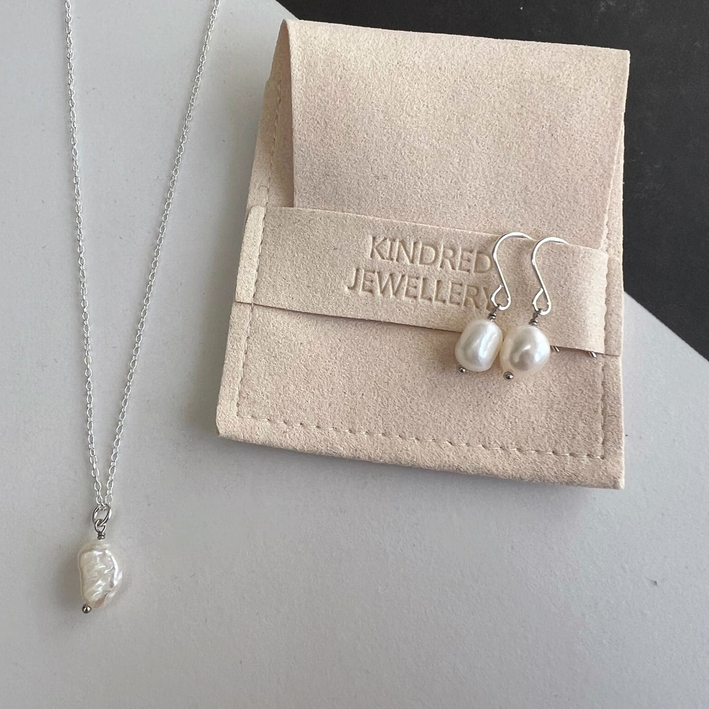 'Pearl' silver necklace